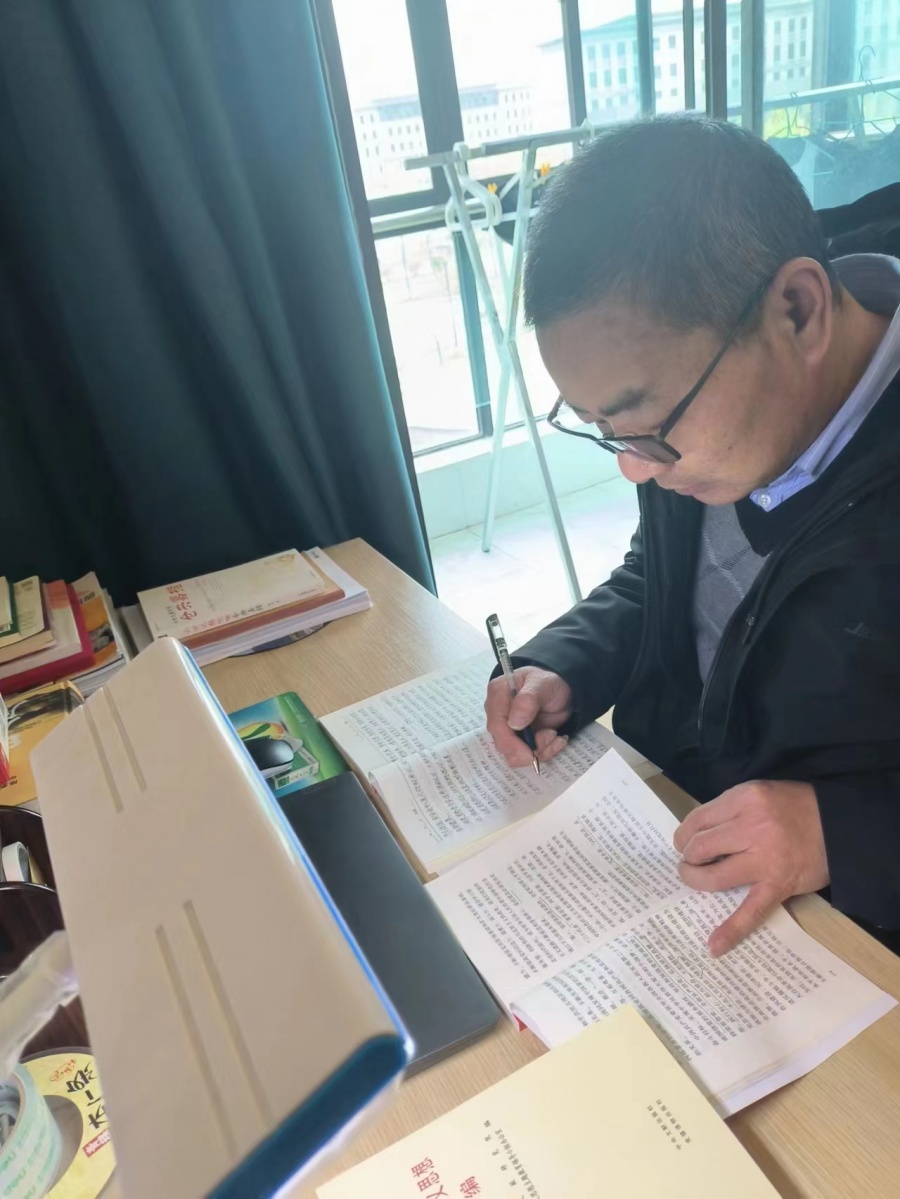 7、在宿舍堅持學習主題教育材料.jpg